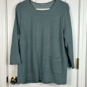 Blue and black hounds tooth 3/4 length sleeves sweater bust 21”. Pocket no tags